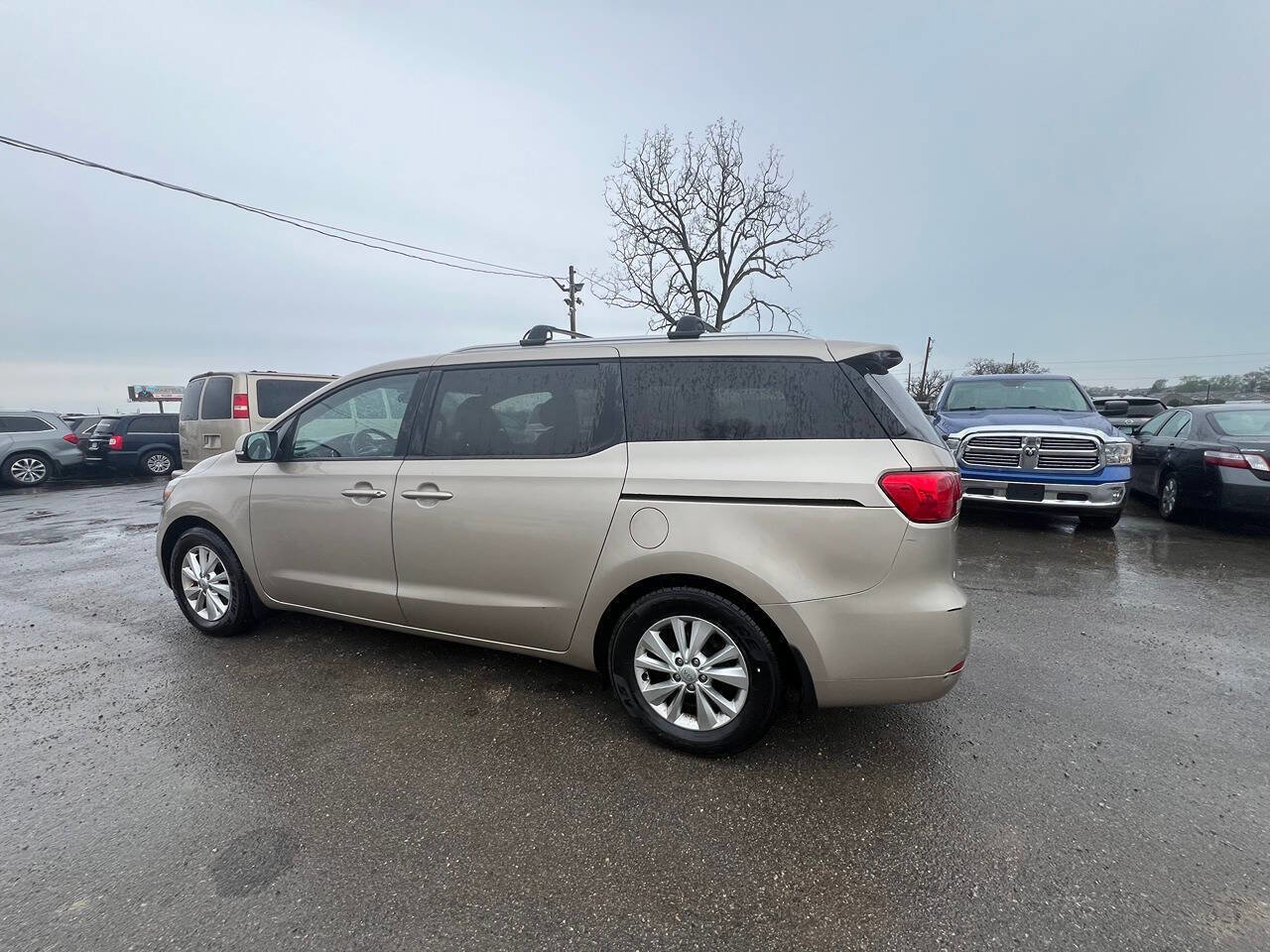 Used 2016 Kia Sedona LX w/ Option Group 020 FWD image 8