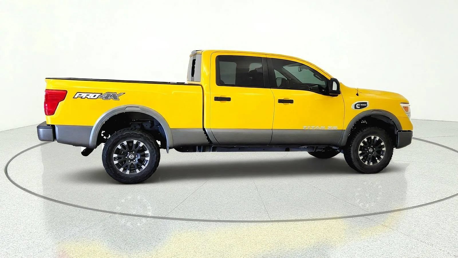 Used 2017 Nissan Titan PRO-4X w/ Pro-4x Convenience Package AWD/4WD image 6