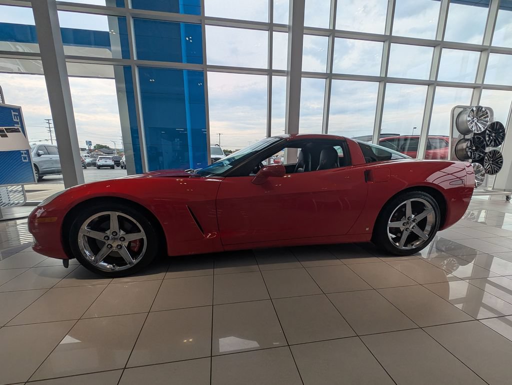 Used 2007 Chevrolet Corvette Coupe w/ Preferred Equipment Group RWD image 4