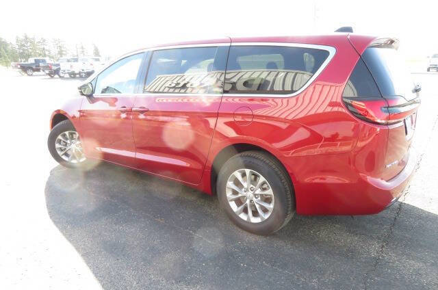 New 2026 Chrysler Pacifica Select image 7