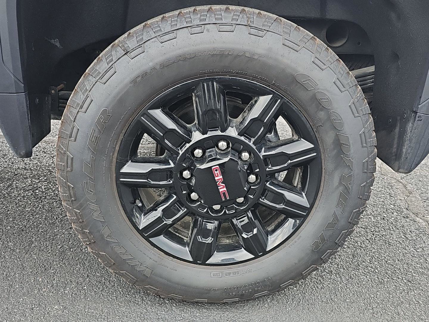 Certified 2025 GMC Sierra 2500 AT4 AWD/4WD image 9