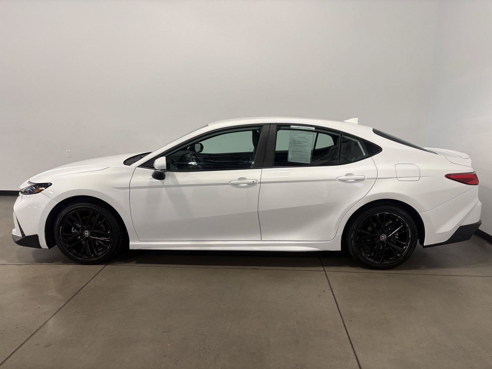 Used 2025 Toyota Camry SE FWD image 7