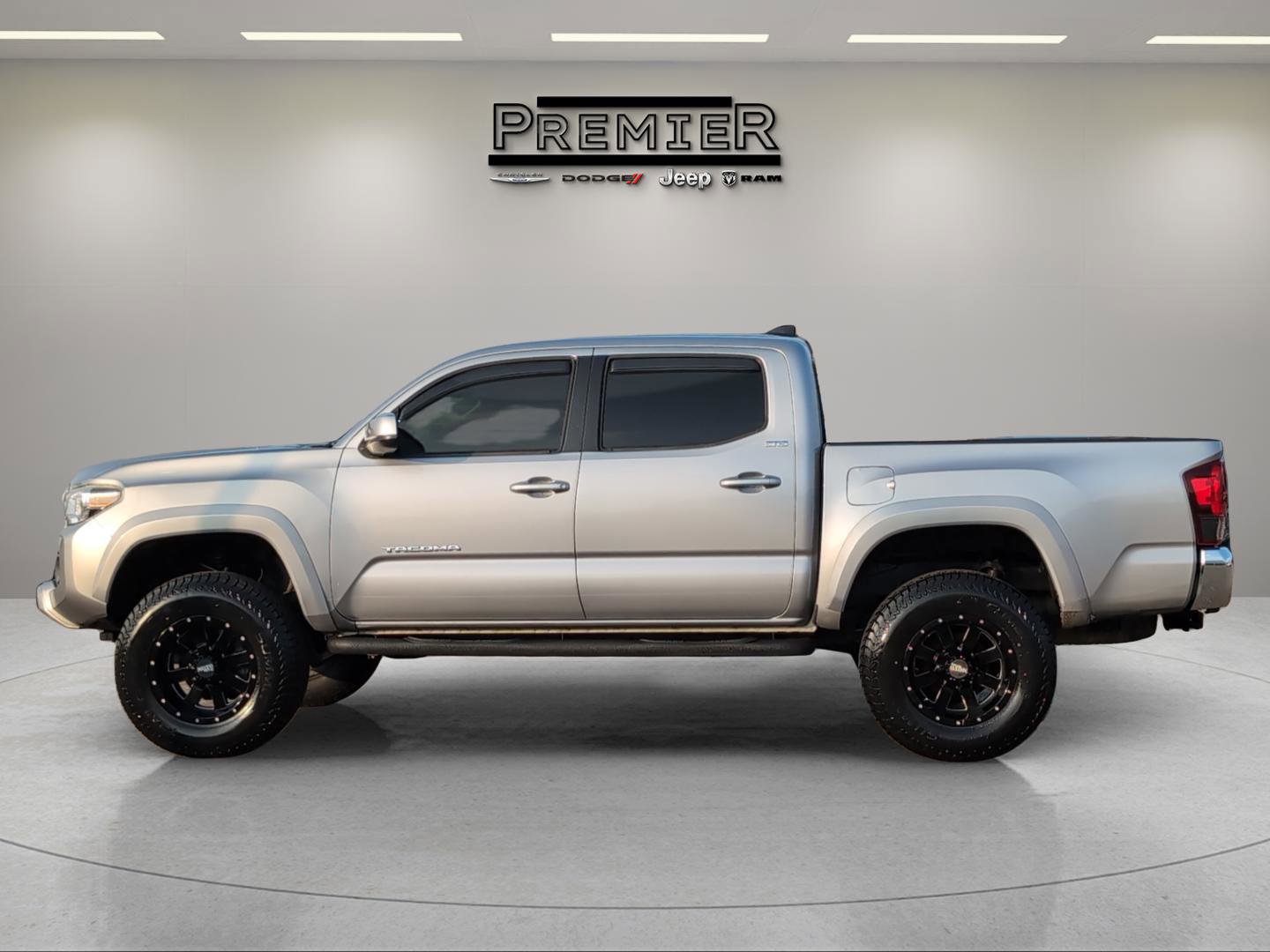 Used 2019 Toyota Tacoma SR5 image 11
