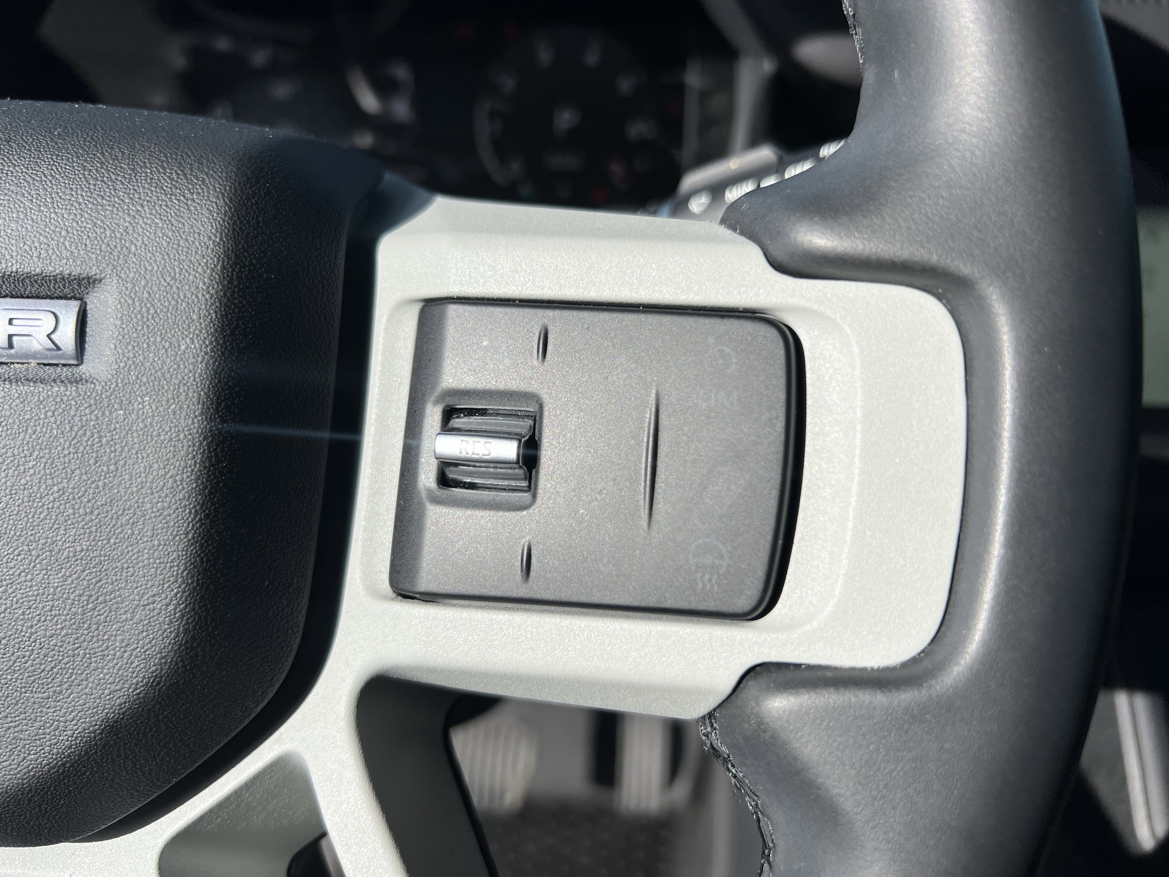 Certified 2024 Land Rover Defender 110 X-Dynamic SE image 21