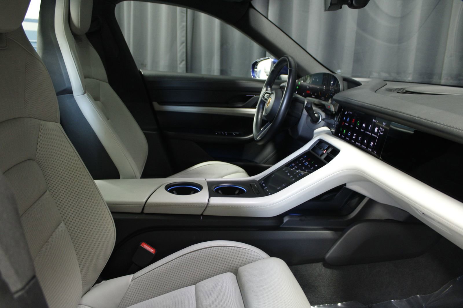 Certified 2021 Porsche Taycan image 29