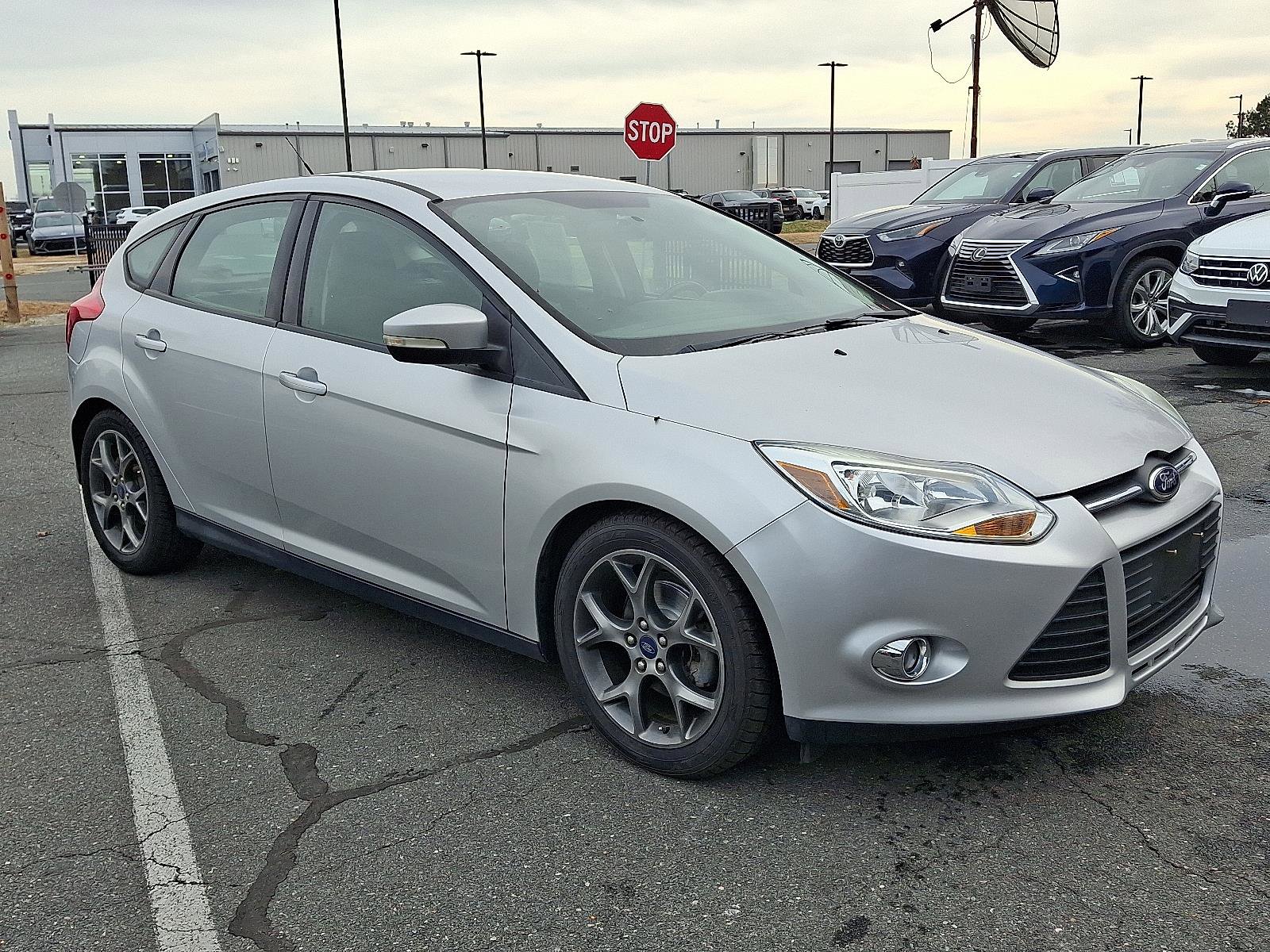 Used 2014 Ford Focus SE w/ Equipment Group 201A image 3