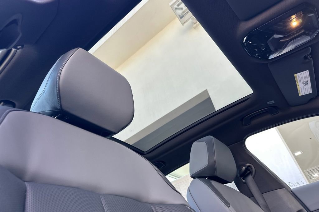 New 2026 BMW 550e xDrive AWD/4WD image 17