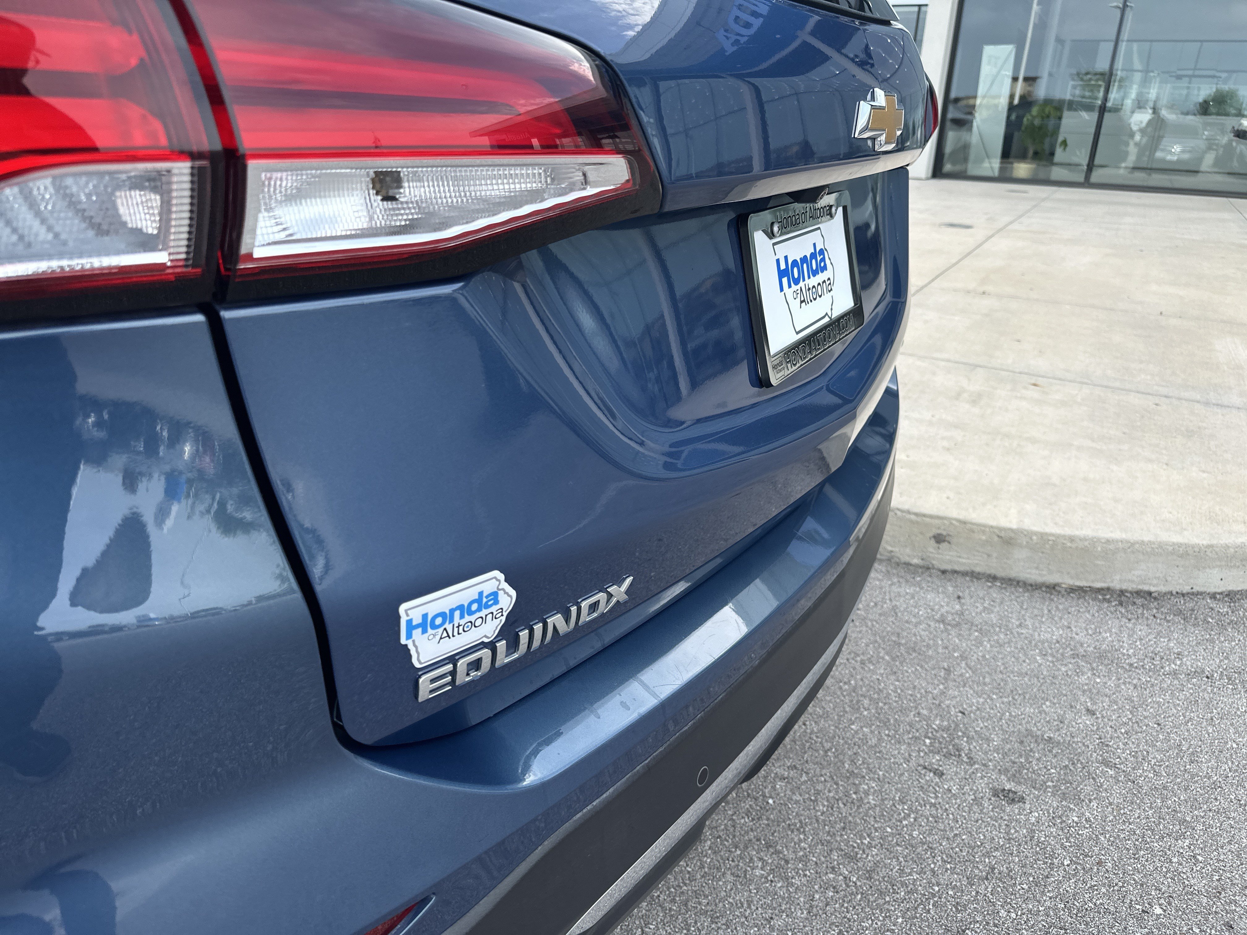 Used 2024 Chevrolet Equinox Premier FWD image 9