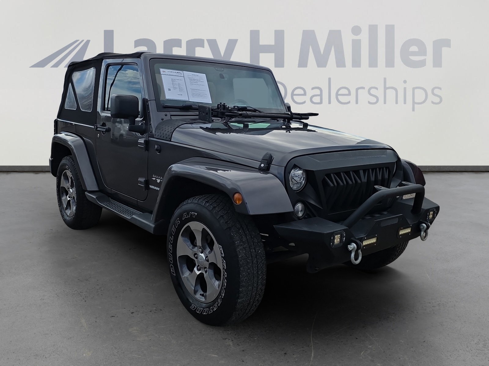 Used 2017 Jeep Wrangler Sahara w/ Connectivity Group image 7
