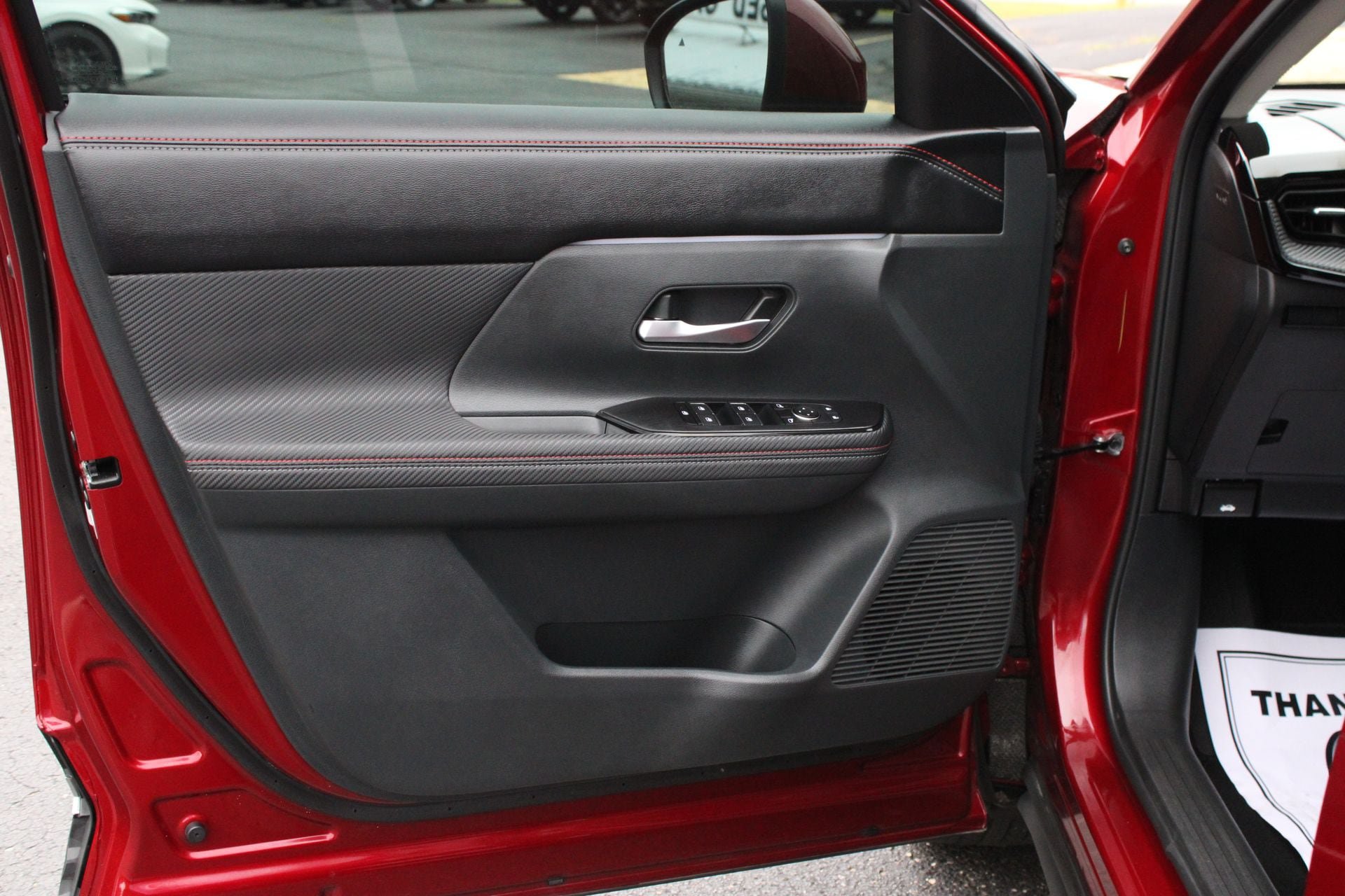 Used 2025 Nissan Kicks SR FWD image 11