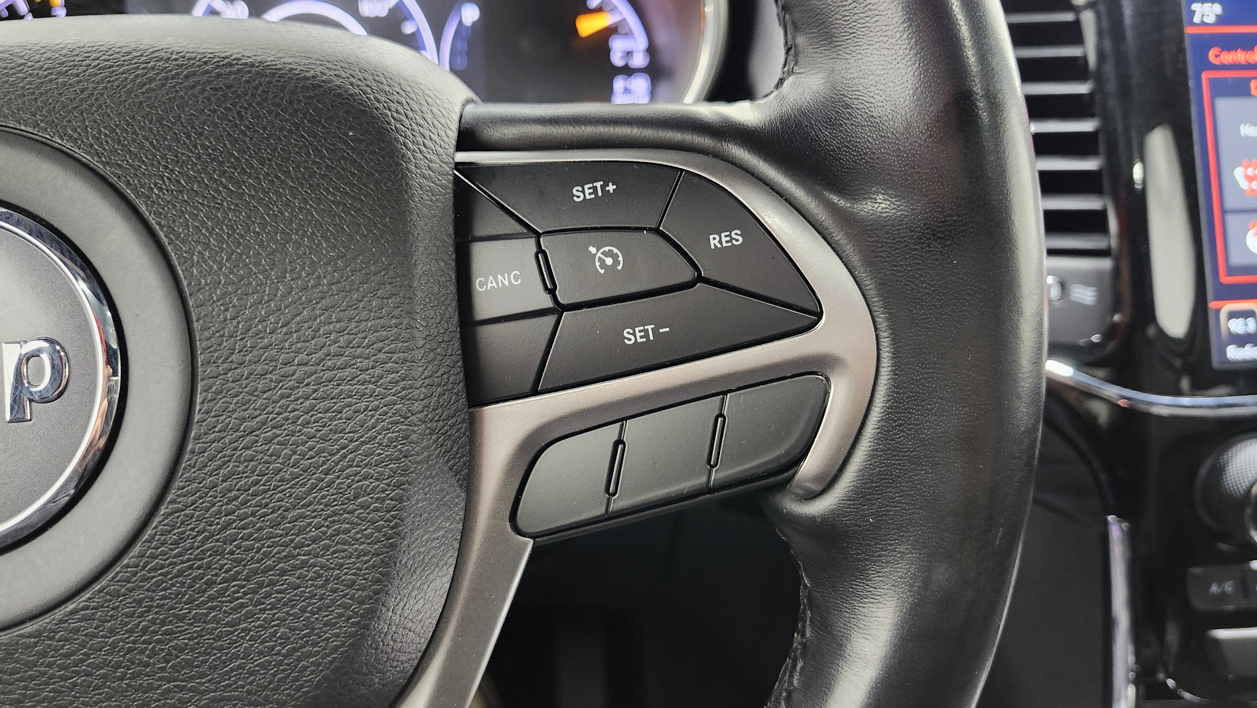 Used 2019 Jeep Grand Cherokee Altitude image 34