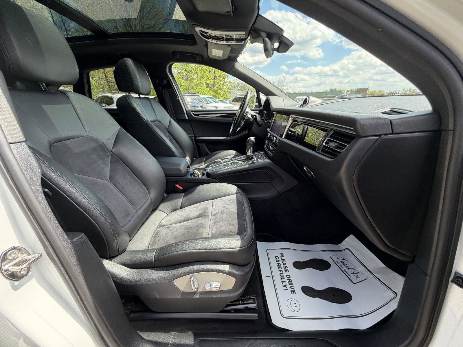 Used 2021 Porsche Macan w/ Premium Package AWD/4WD image 33