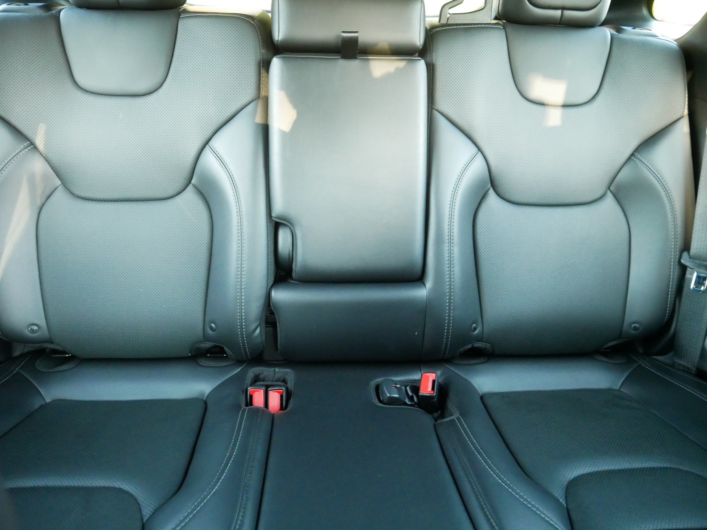 Used 2019 Jeep Cherokee High Altitude AWD/4WD image 13