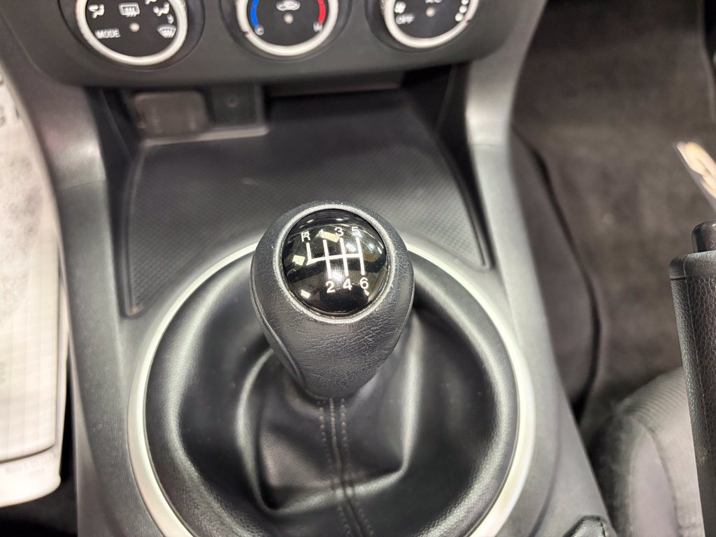 Used 2009 MAZDA MX-5 Miata Touring w/ Suspension Pkg RWD image 15
