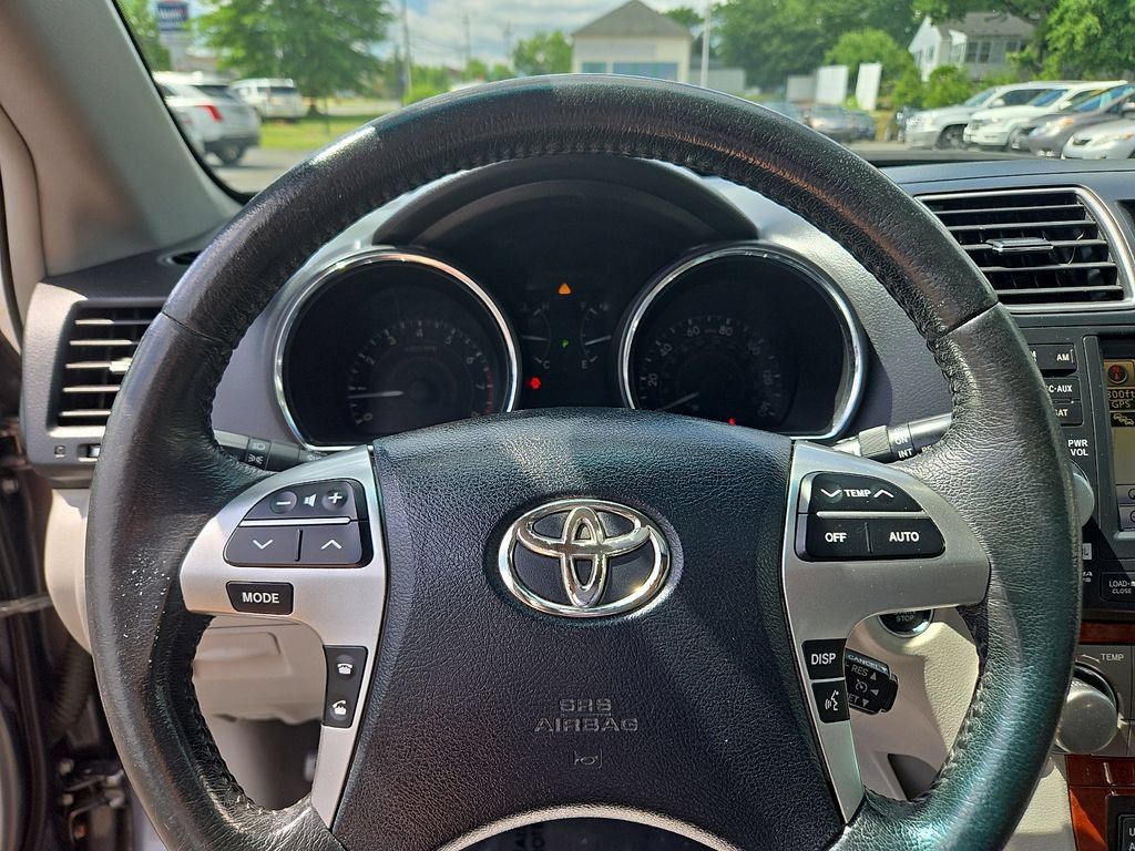 Used 2012 Toyota Highlander Limited w/ Tow Pkg AWD/4WD image 21