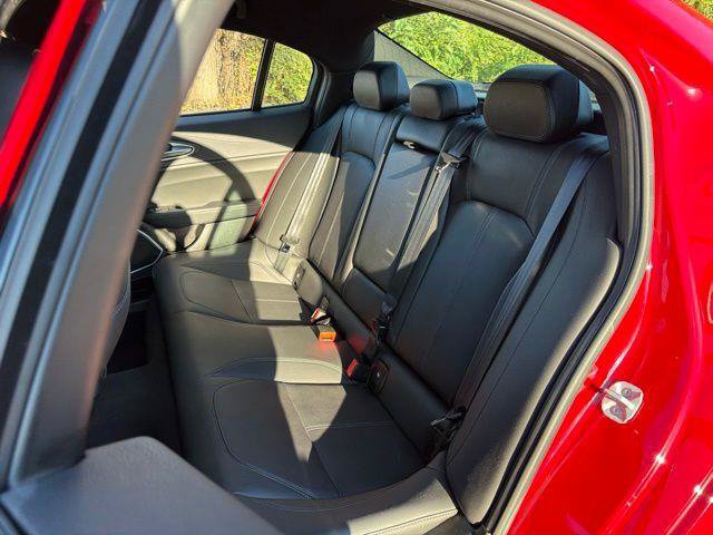 Used 2023 Alfa Romeo Giulia Sprint AWD/4WD image 18