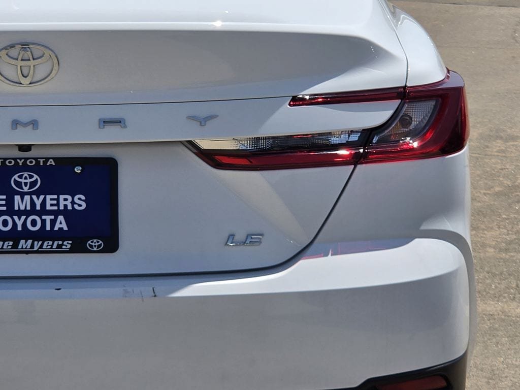 Used 2026 Toyota Camry LE FWD image 9