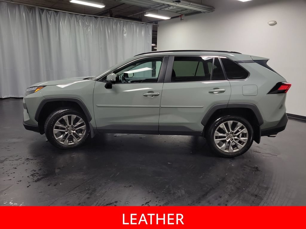 Used 2022 Toyota RAV4 XLE Premium AWD/4WD image 5
