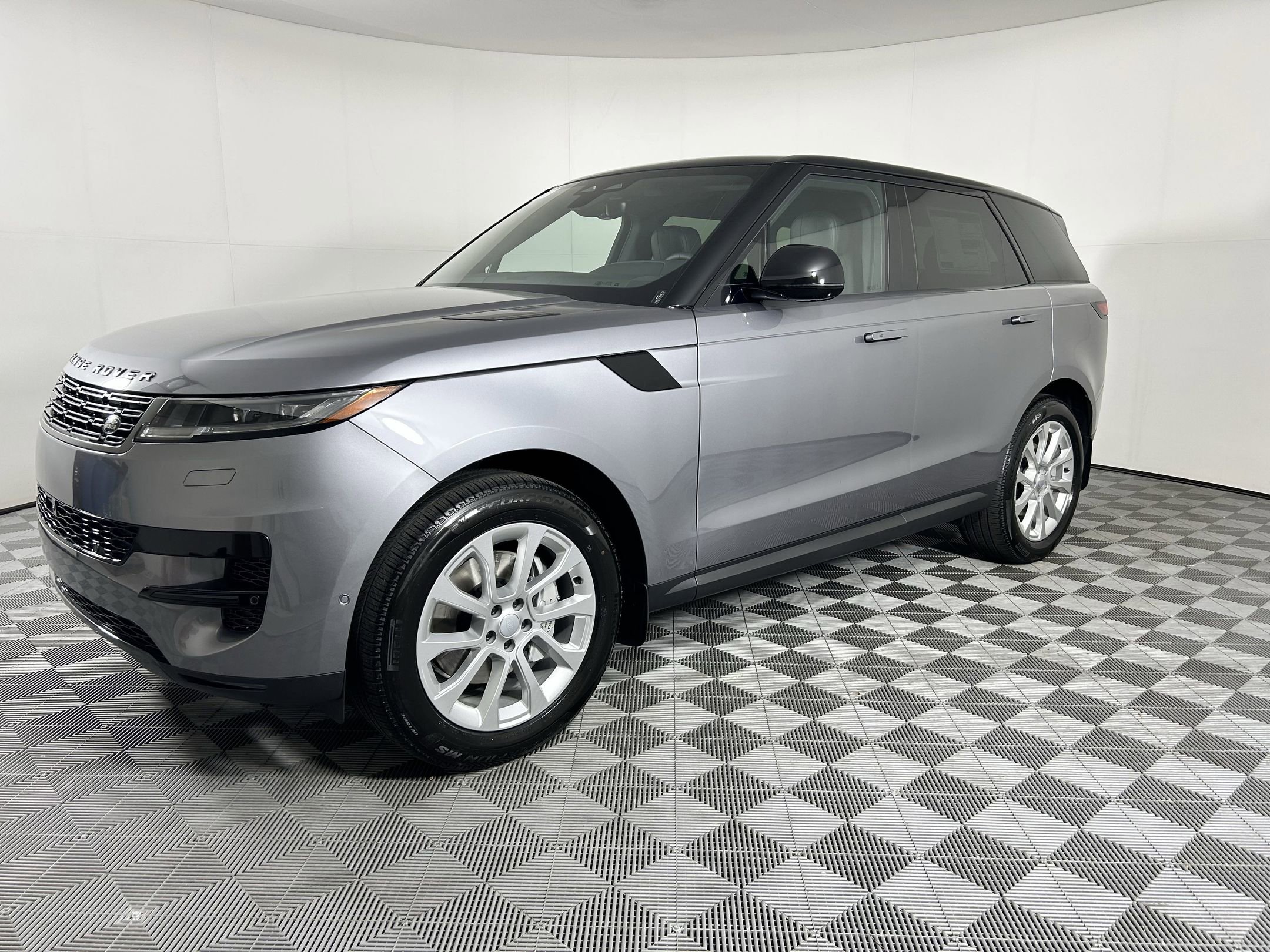 New 2025 Land Rover Range Rover Sport SE