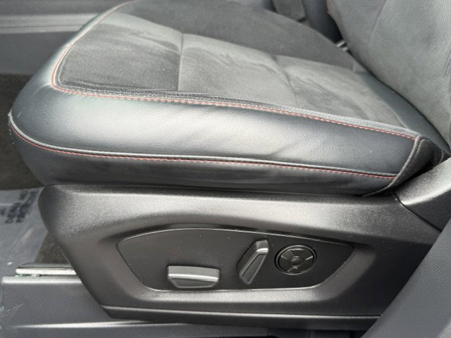 Used 2025 Ford Explorer ST image 13