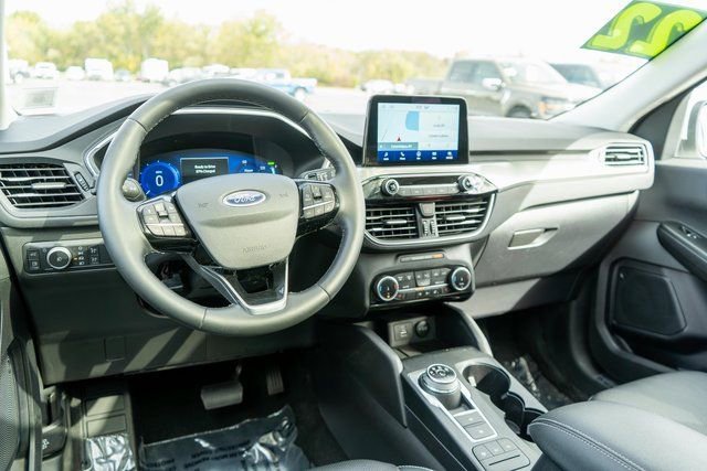 Used 2022 Ford Escape Titanium w/ Class II Trailer Tow Package image 13