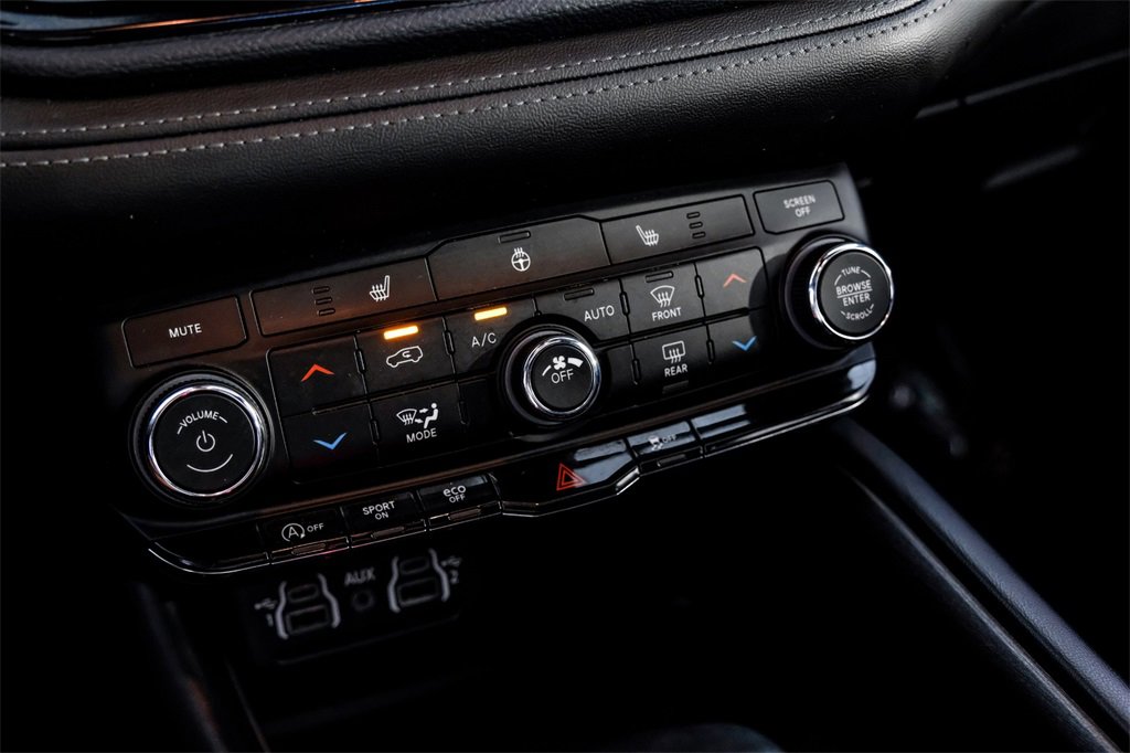 Used 2024 Dodge Durango SXT w/ SXT Blacktop Group image 25