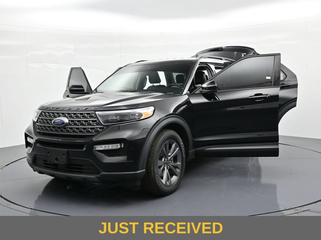 Certified 2022 Ford Explorer XLT w/ Equipment Group 202A RWD image 32