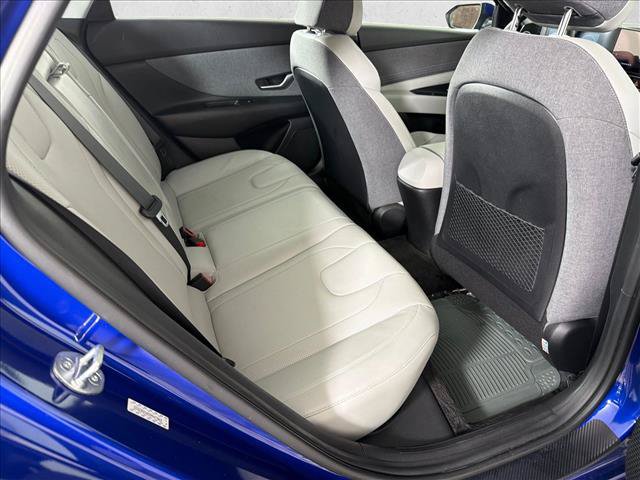 Used 2023 Hyundai Elantra Limited FWD image 17