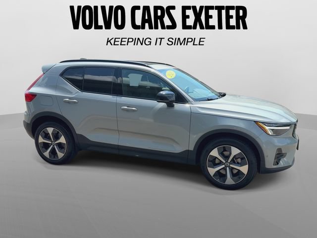 Certified 2025 Volvo XC40 B5 Plus AWD/4WD image 2
