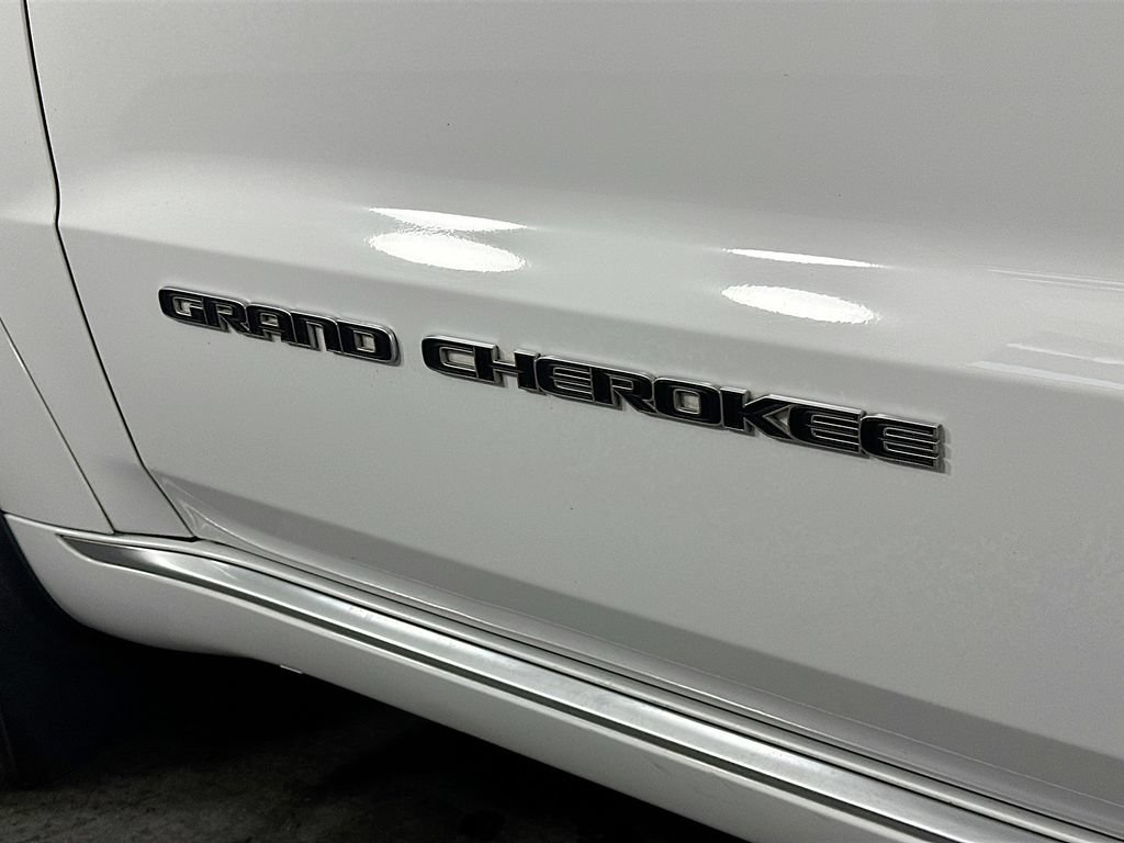 Used 2019 Jeep Grand Cherokee Summit w/ Platinum Series Group AWD/4WD image 28