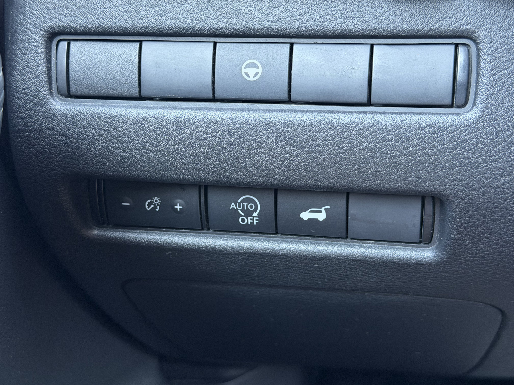 Used 2024 Nissan Rogue SV AWD/4WD image 18