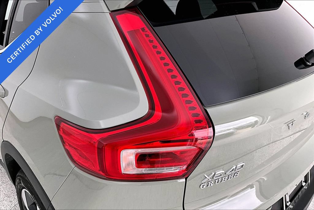 Certified 2025 Volvo XC40 B5 Plus AWD/4WD image 40