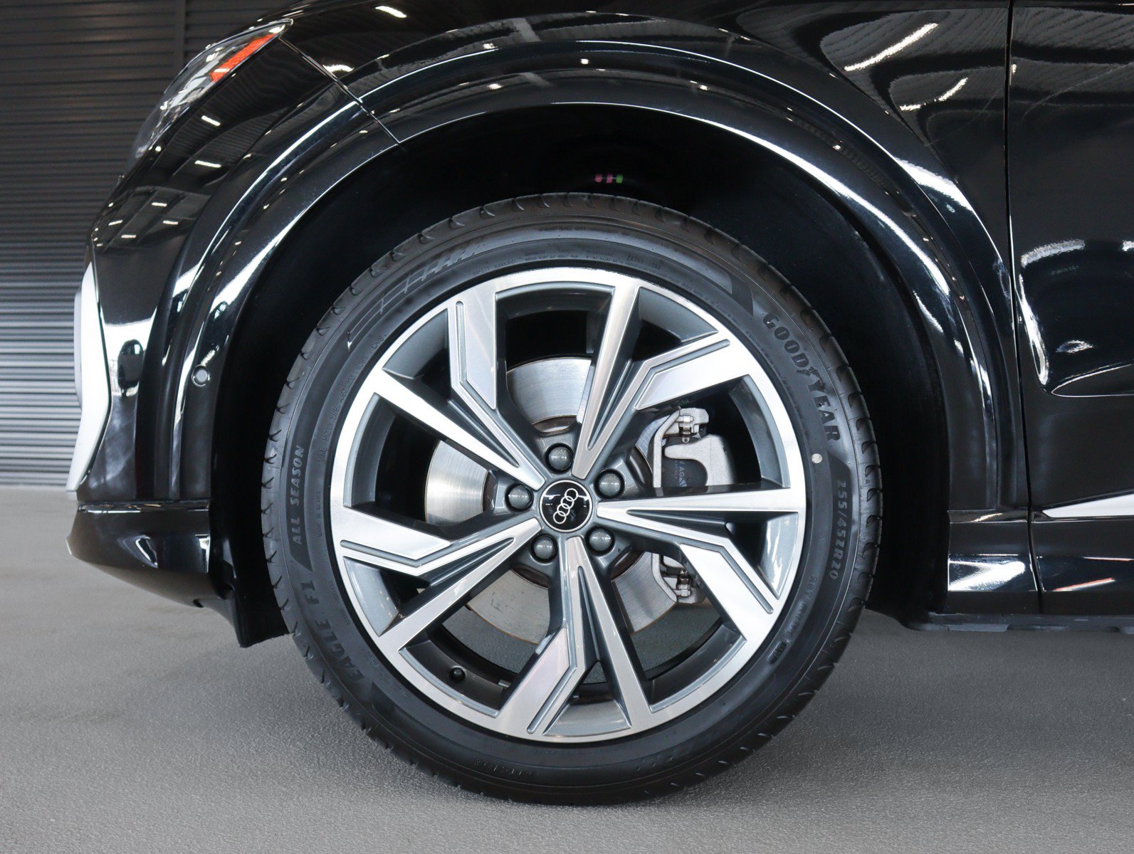 Used 2024 Audi Q4 e-tron Prestige AWD/4WD image 5