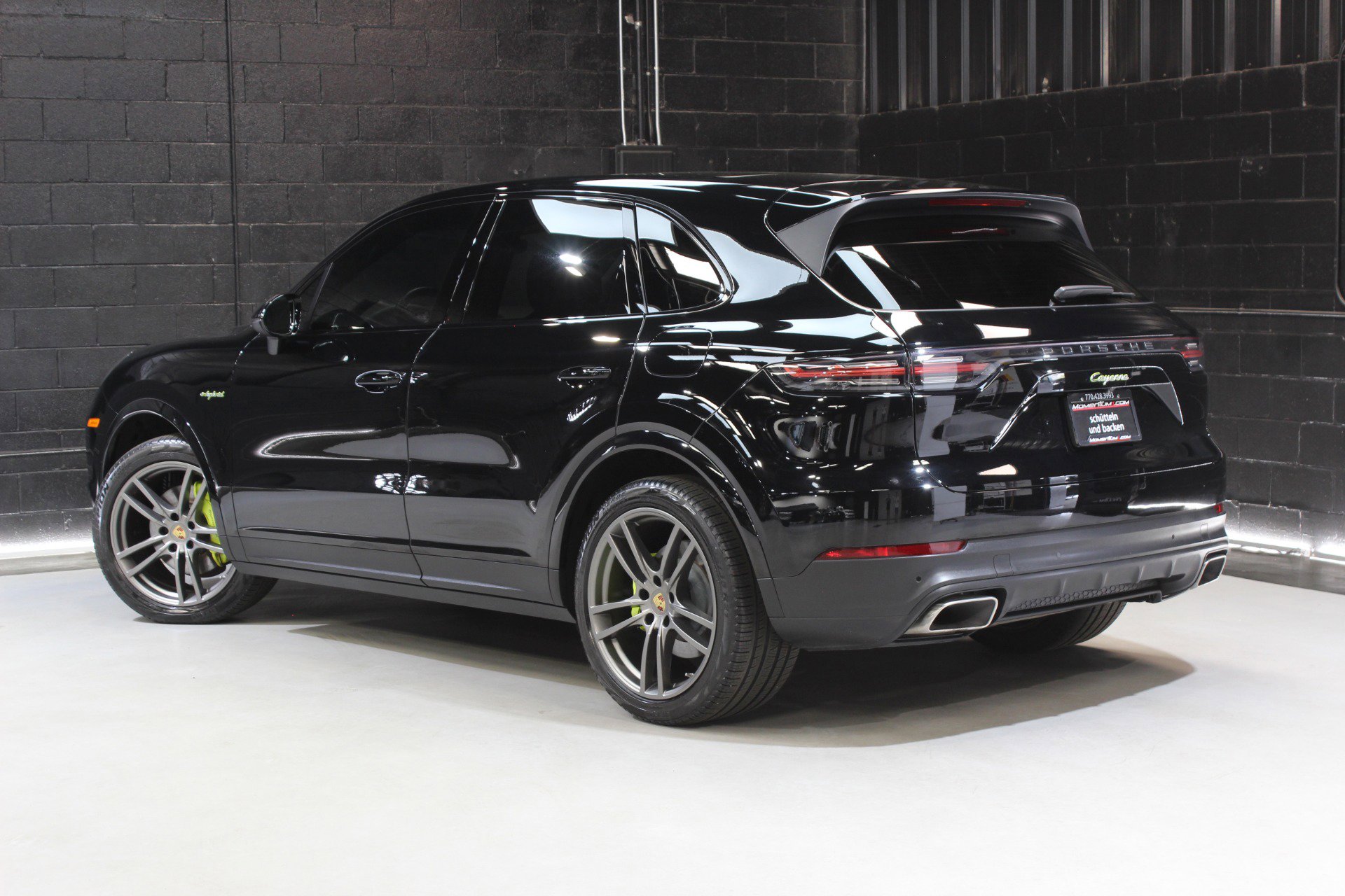 Used 2022 Porsche Cayenne E-Hybrid w/ Premium Package image 8