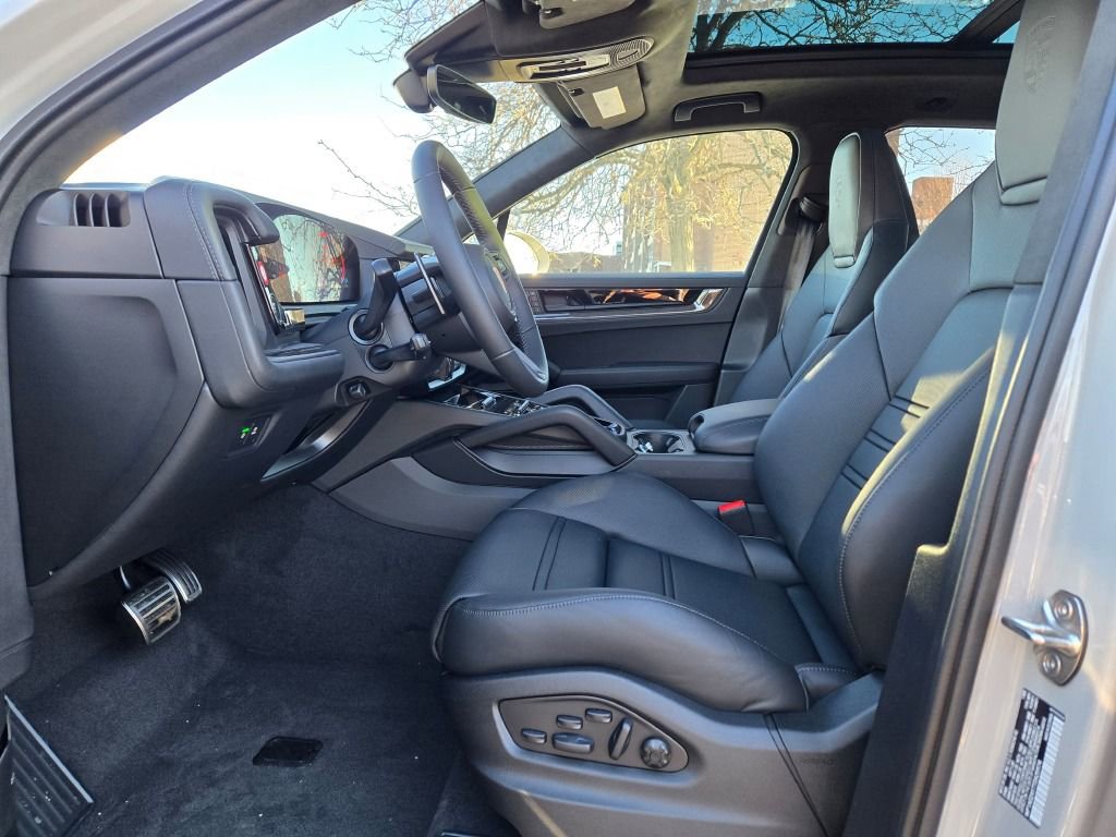 New 2026 Porsche Cayenne GTS image 19