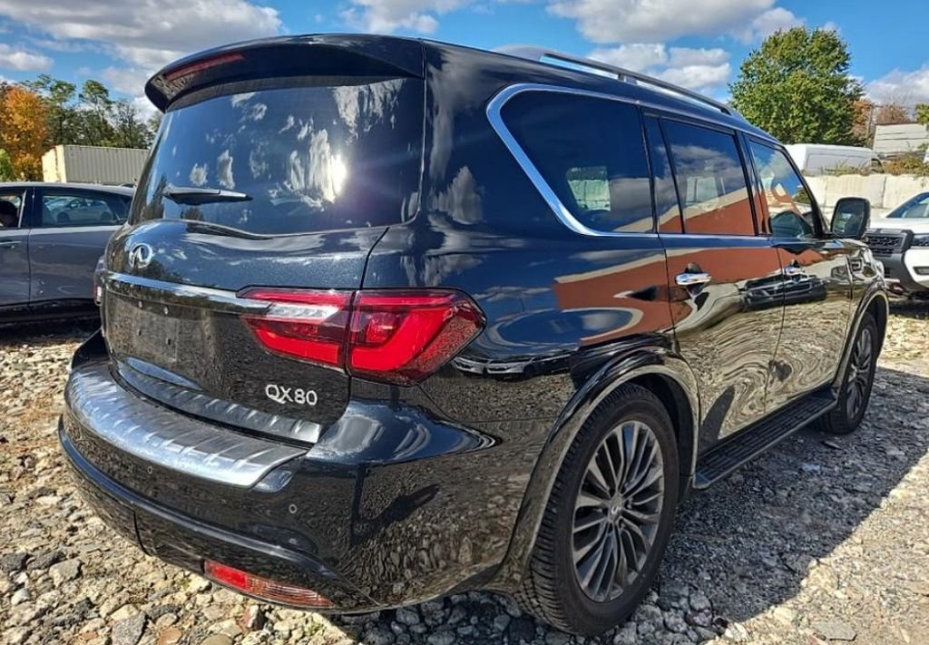Used 2023 INFINITI QX80 Premium Select w/ All-Season Package image 2