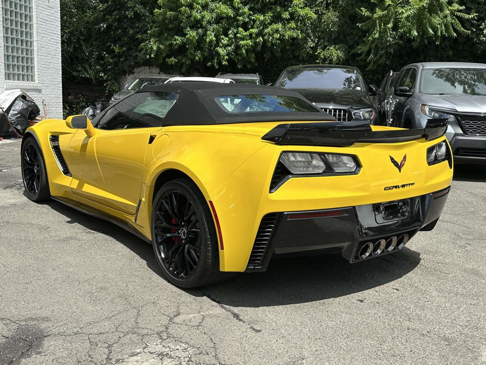 Used 2015 Chevrolet Corvette Z06 w/ 3LZ Preferred Equipment Group RWD image 5