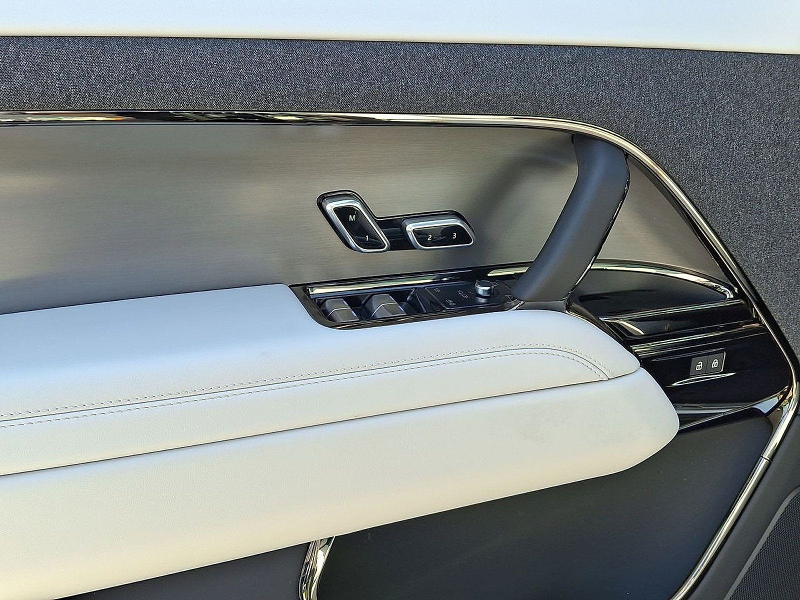 New 2026 Land Rover Range Rover Sport SE AWD/4WD image 16