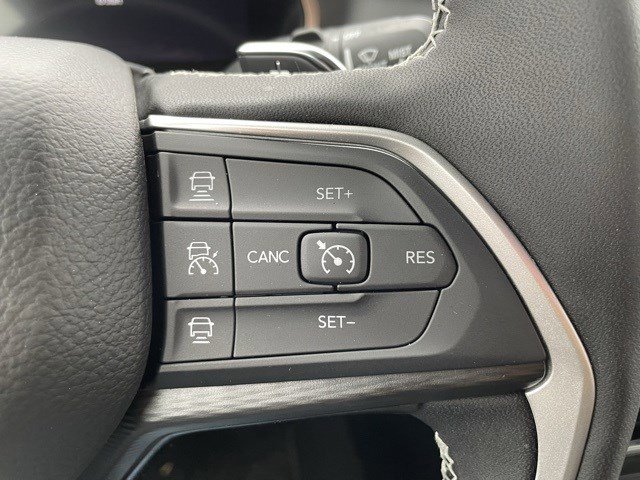 New 2025 Jeep Grand Cherokee Altitude image 16