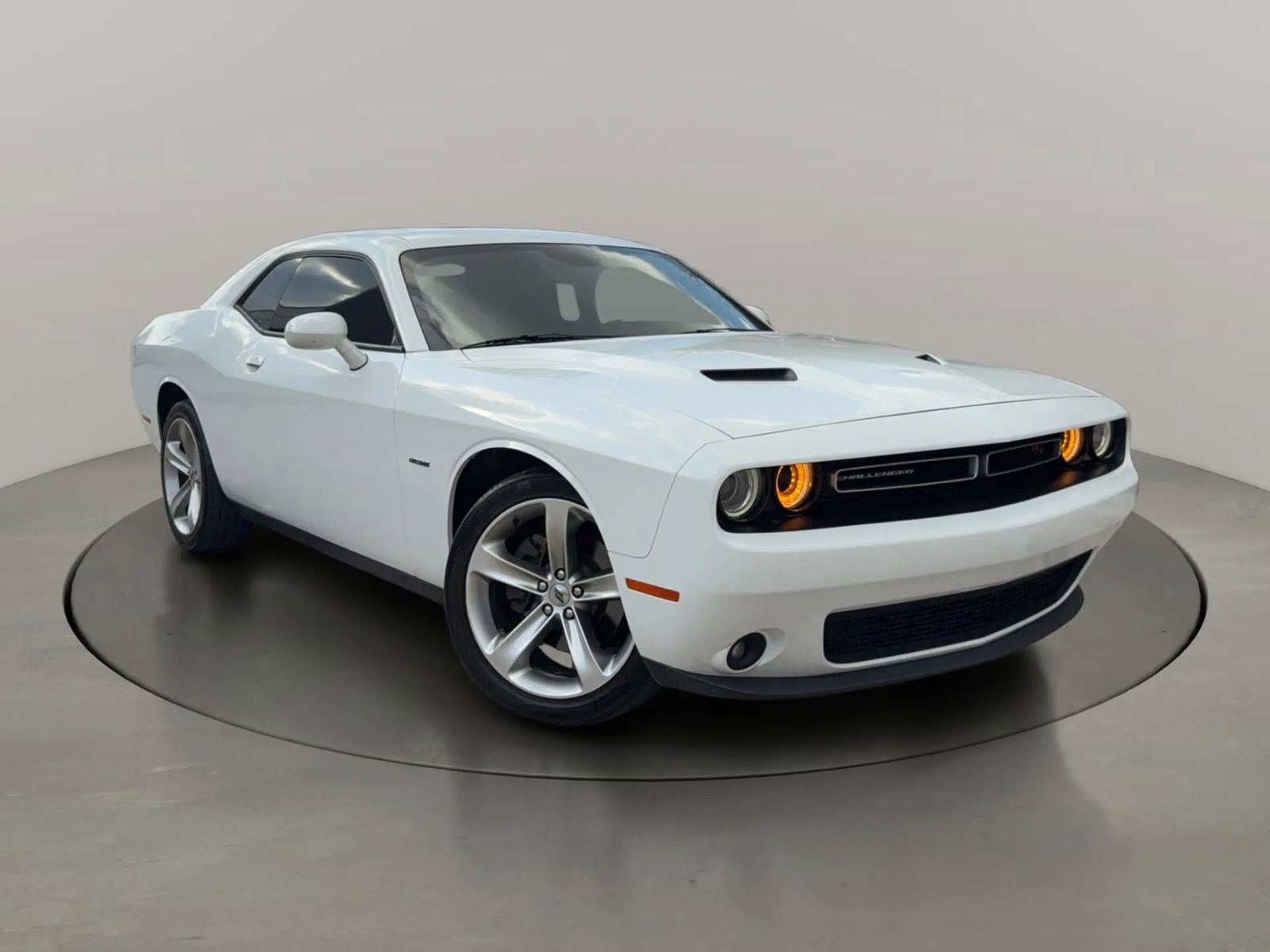 Used 2017 Dodge Challenger R/T w/ Driver Convenience Group RWD image 7