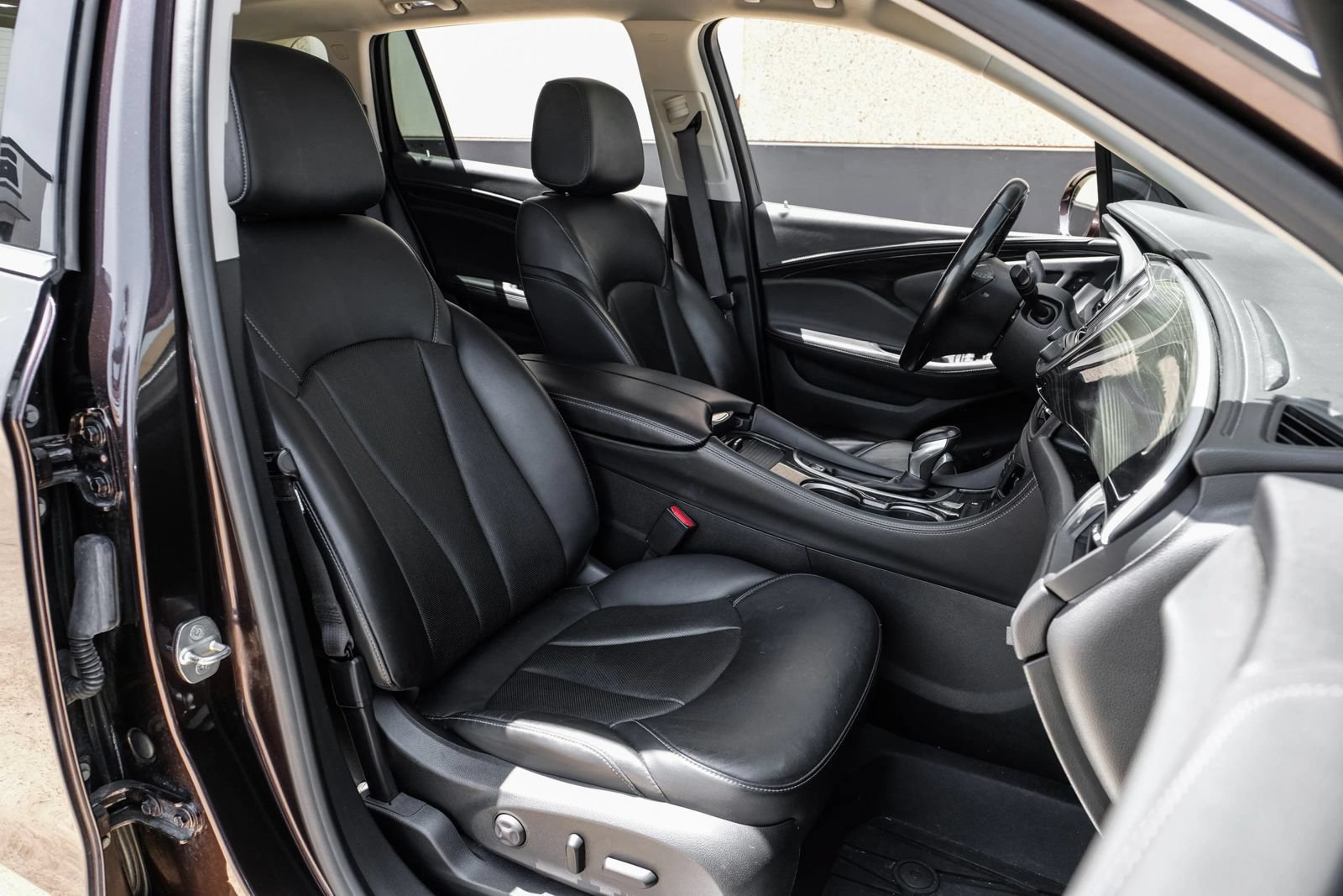 Used 2020 Buick Envision Essence AWD/4WD image 30