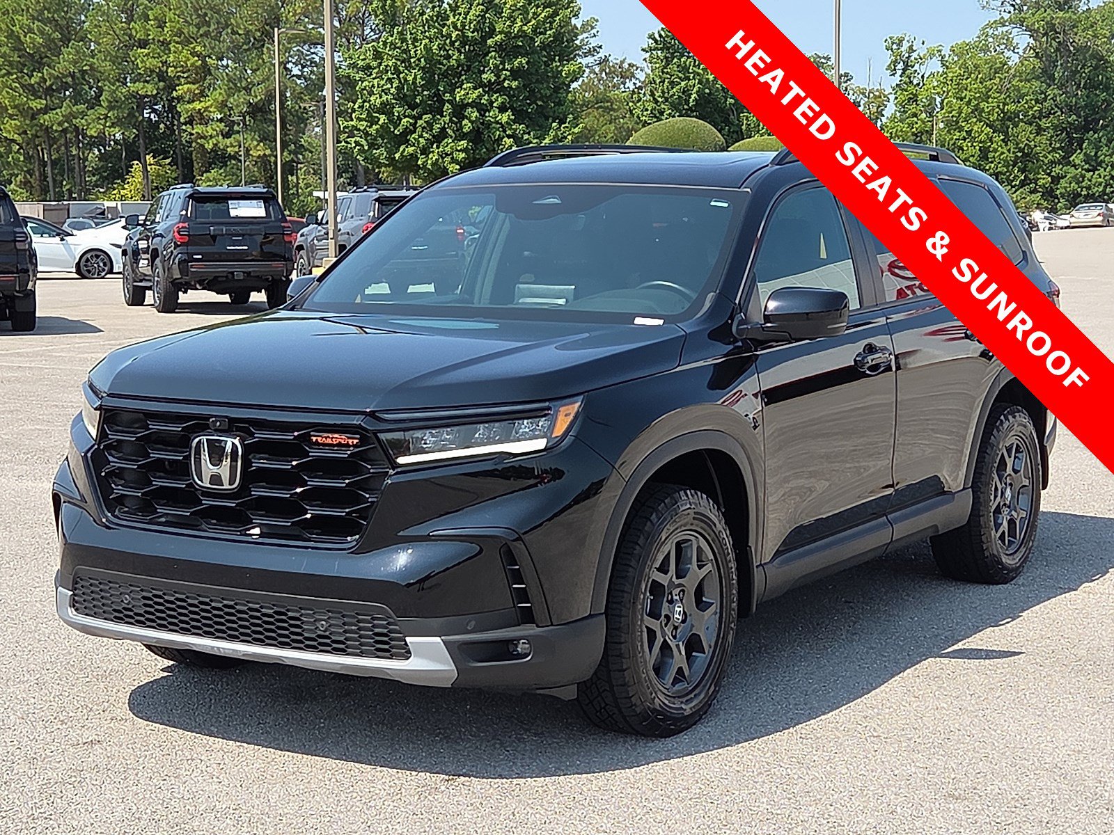 Used 2025 Honda Pilot TrailSport image 2
