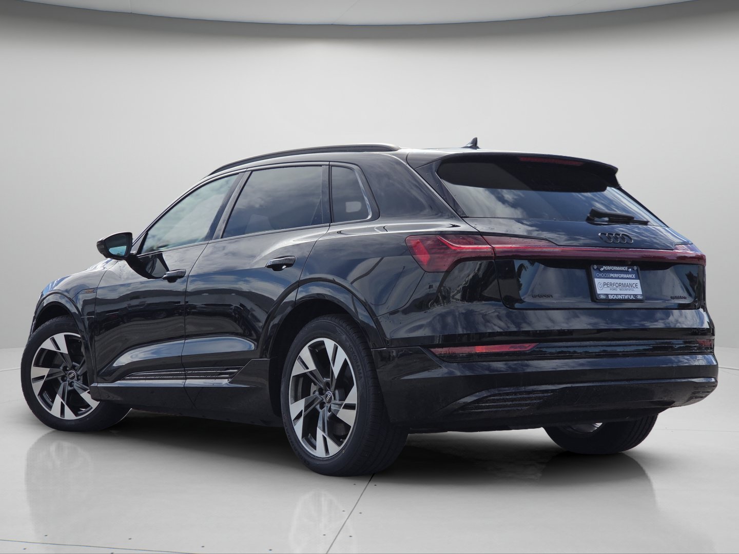 Used 2022 Audi e-tron Premium w/ Convenience Plus Package AWD/4WD image 20