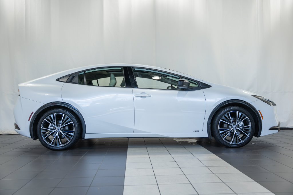 Used 2024 Toyota Prius Limited AWD/4WD image 3