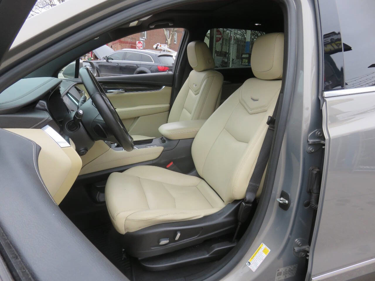 Used 2019 Cadillac XT5 AWD image 10