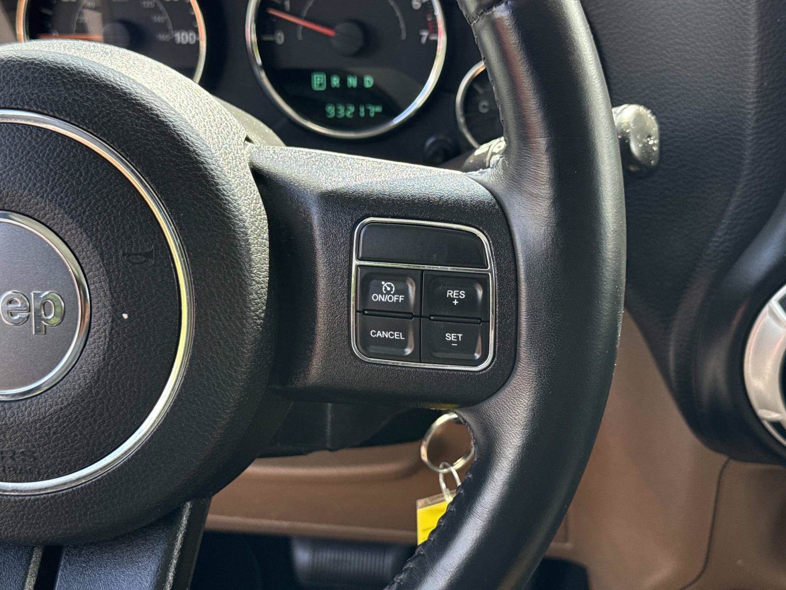 Used 2016 Jeep Wrangler Unlimited Sahara w/ Connectivity Group AWD/4WD image 9