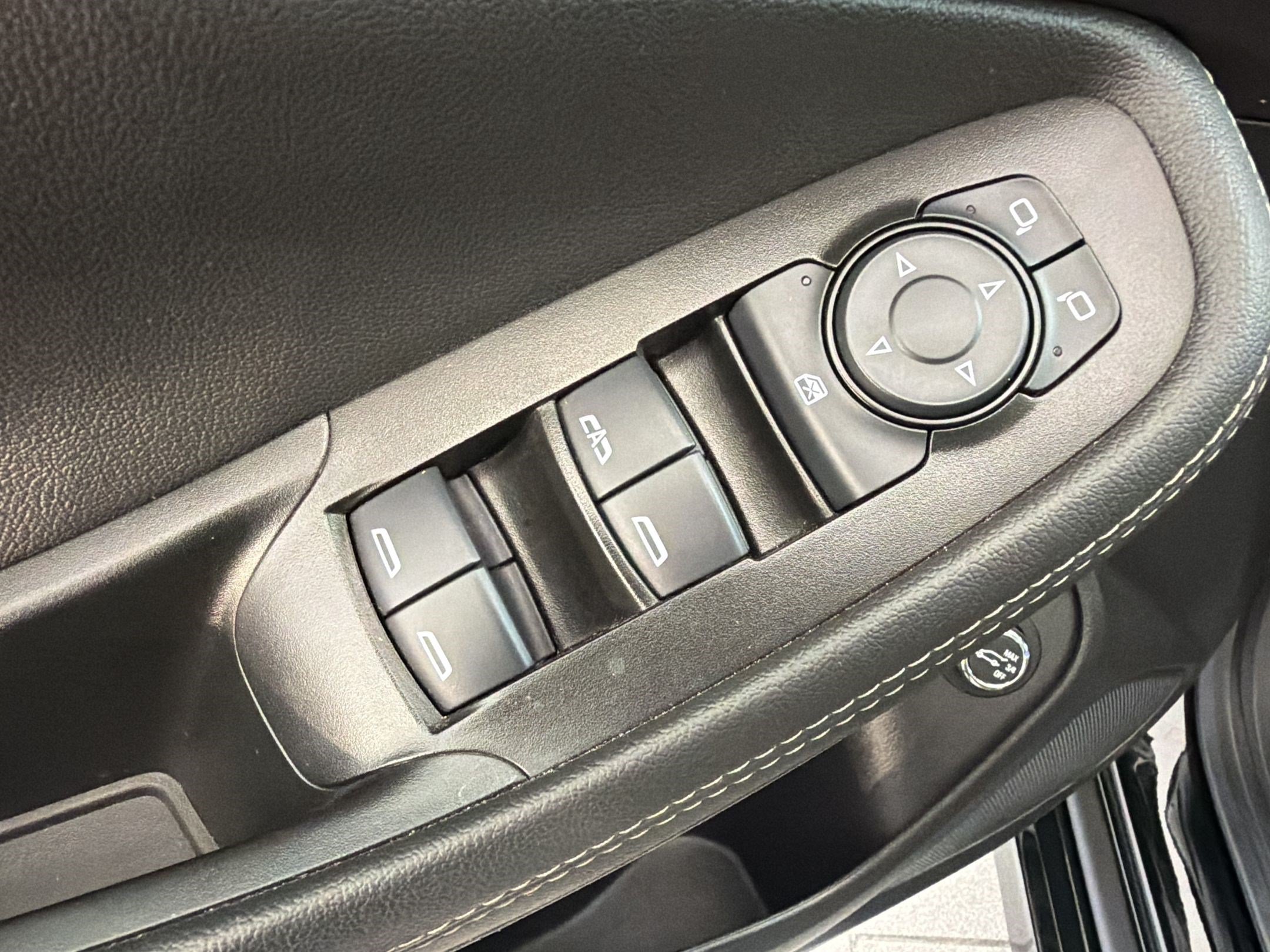 Used 2024 Buick Encore GX Sport Touring w/ Experience Buick Package FWD image 25