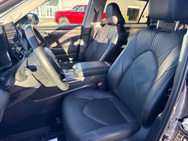 Used 2025 Toyota Highlander Platinum AWD/4WD image 17