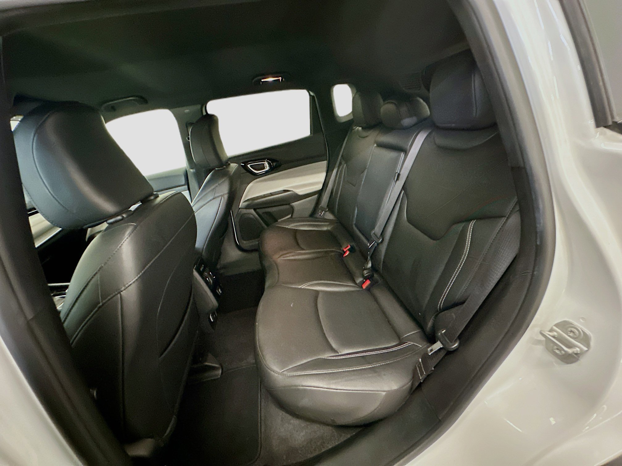 Used 2025 Jeep Compass Limited image 28