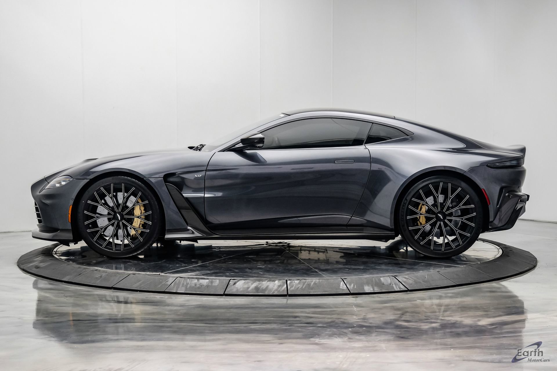 Used 2023 Aston Martin V12 Vantage RWD image 8
